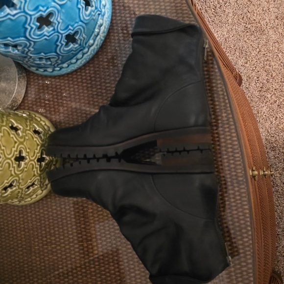 Womens Black Leather Ankle Boots Size 8.5 EUC (#17) - Picture 4 of 8